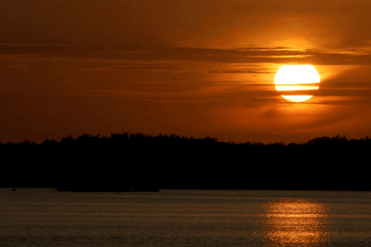 Sunrise at Dal Lake